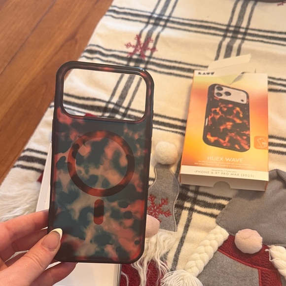 HUE Wave iPhone Case - Black and Brown - Picture 4 of 4